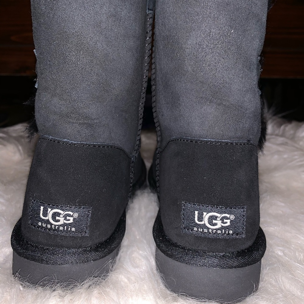 UGG Bailey Button II Boot - Picture 3 of 9